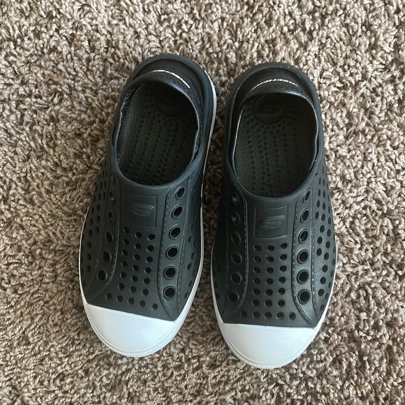 Sketchers waterproof slip on Size 11 - Picture 4 of 4